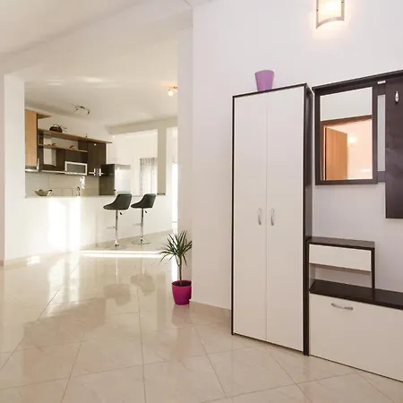 Lovely In Blizna Donja With Kitchen *